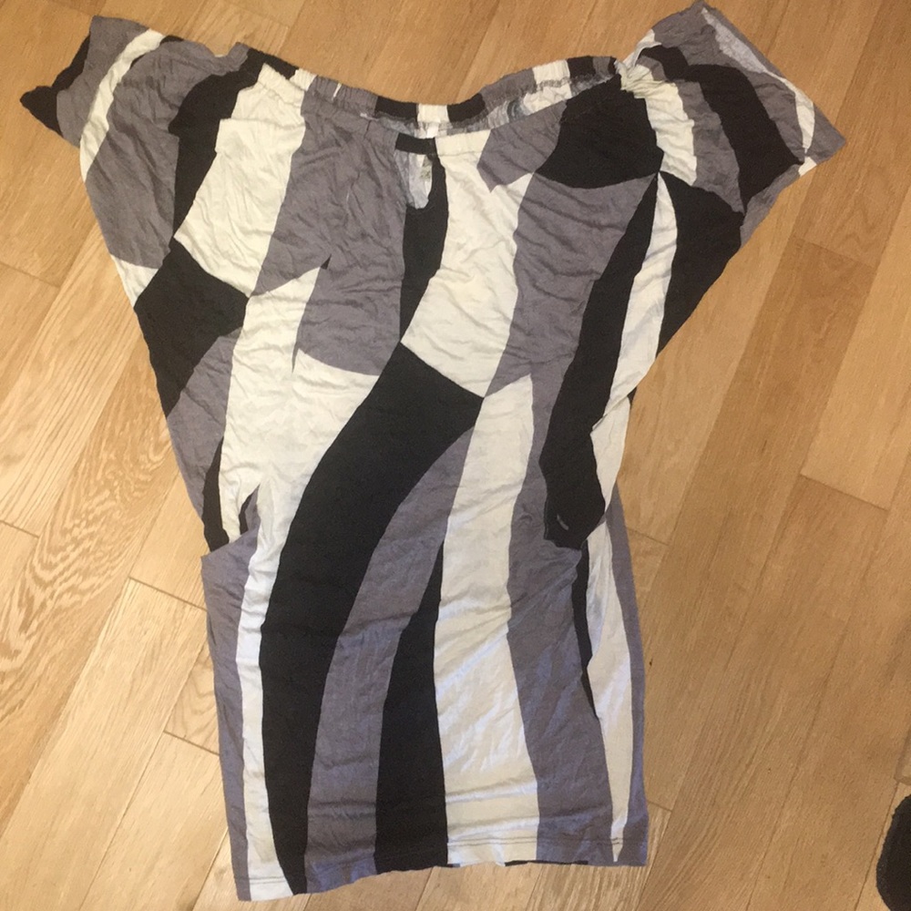 Super cute T-shirt mini dress with pockets!
